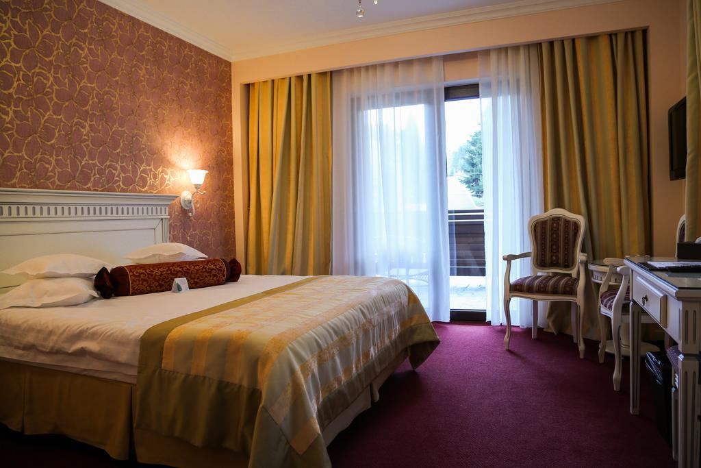 Hotel Foisorul Cu Flori ซินายา ภายนอก รูปภาพ